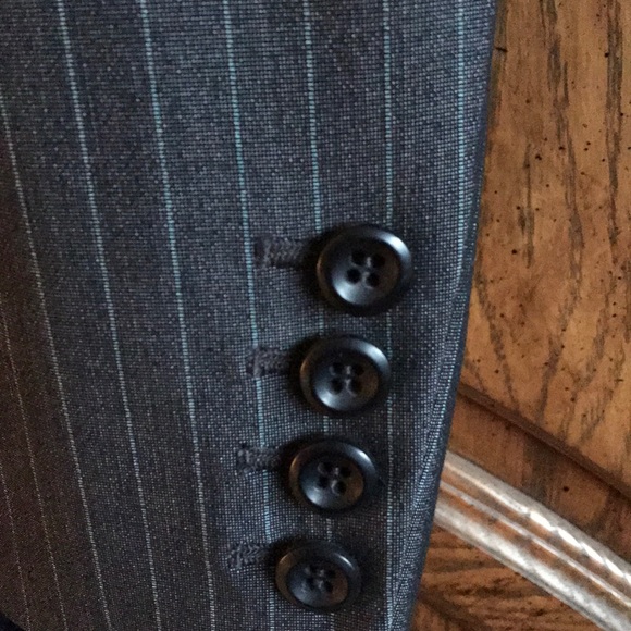 Suit - Picture 2 of 5